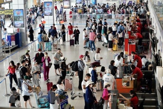 Tăng trưởng “nóng” – Cảng HKQT Nội Bài đề nghị hành khách sử dụng phương tiện công cộng để giảm ùn ứ giao thông