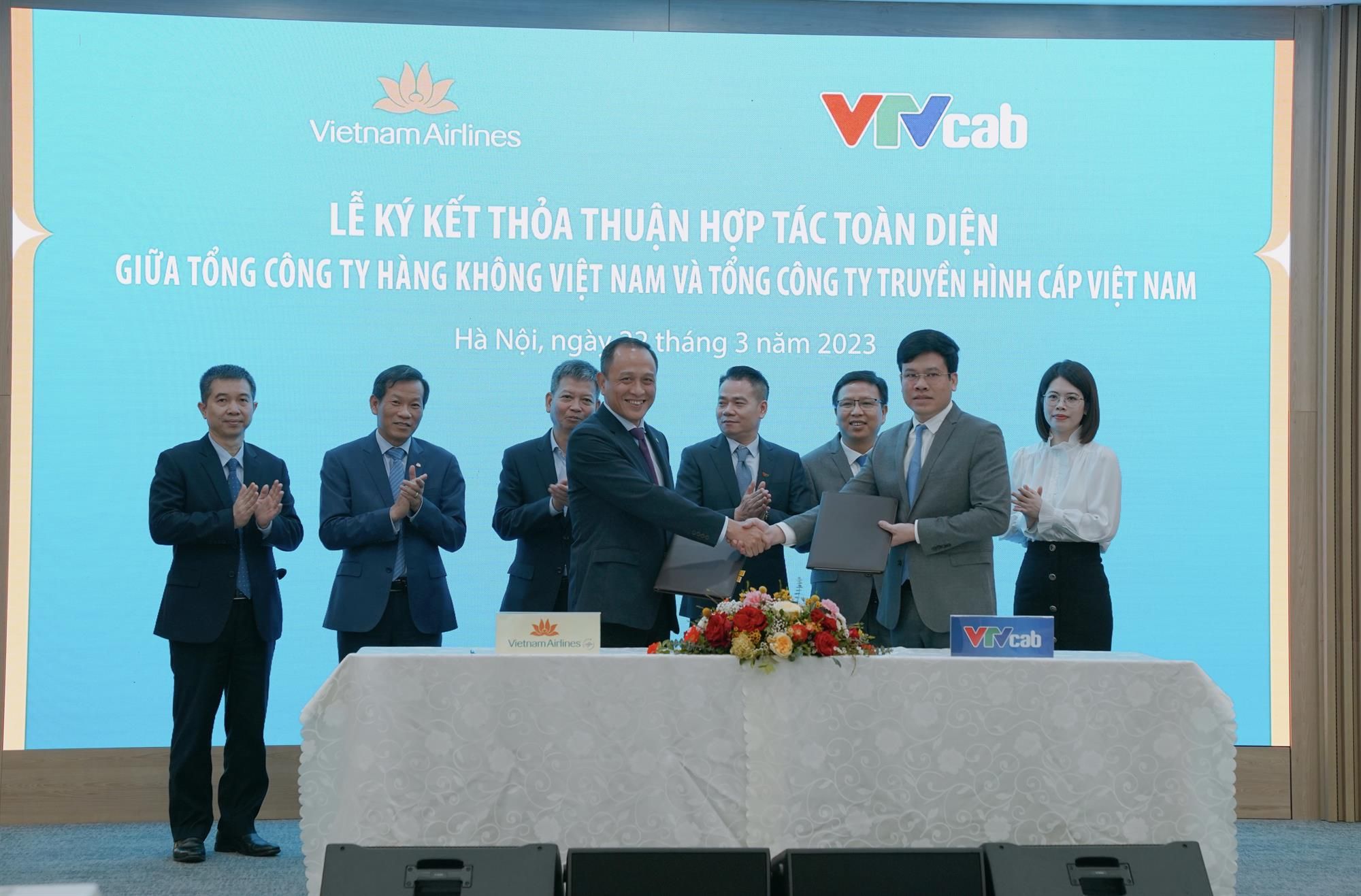 Vietnam Airlines ký kết thỏa thuận hợp tác toàn diện với VTV Cab