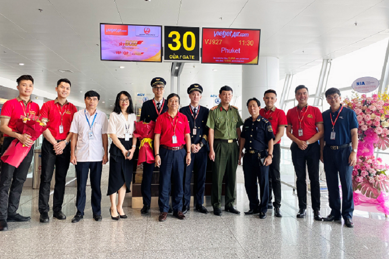 Cảng HKQT Nội Bài chúc mừng Vietjet Air khai trương chuyến bay thẳng đến Phuket - Thái Lan