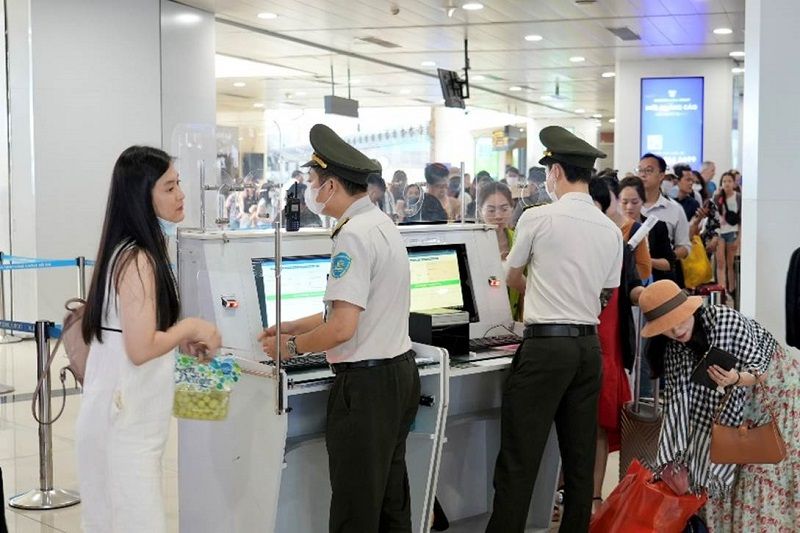 Hành khách qua Cảng HKQT Nội Bài tăng cao dịp cao điểm hè năm 2023