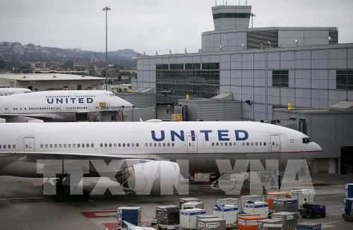 United Airlines yêu cầu phi công nghỉ không lương