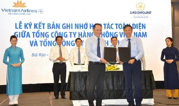Vietnam Airlines và Saigontourist ký kết hợp tác toàn diện