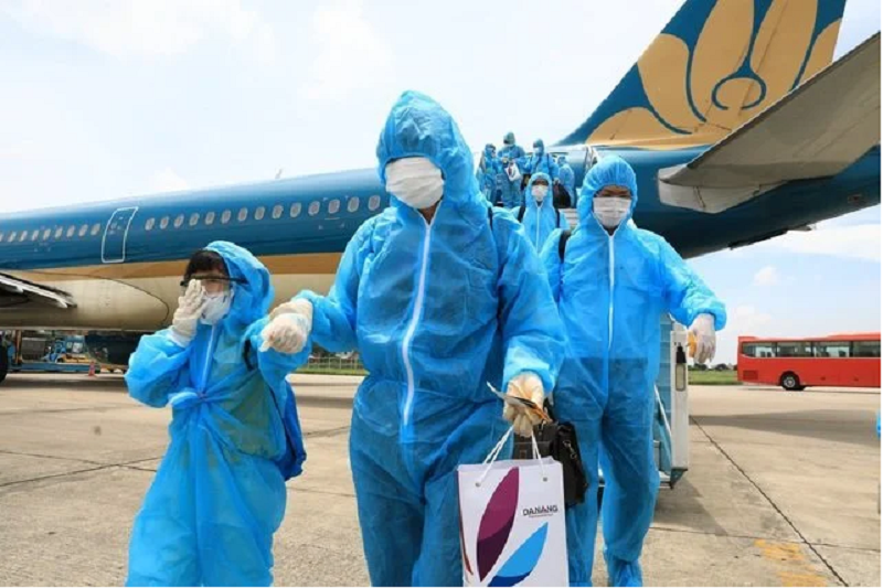 Tiếp tục cho các chuyến bay quốc tế chở người nhập cảnh vào sân bay Nội Bài và Tân Sơn Nhất