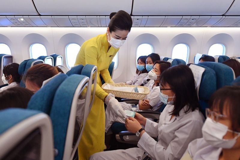 Vietnam Airlines “thần tốc” đưa lực lượng y tế tỉnh Hải Dương  vào TP.HCM chống dịch